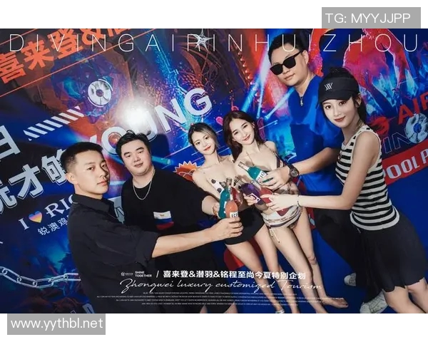 泳池明星引领潮流探索泳池运动新风尚与时尚趋势